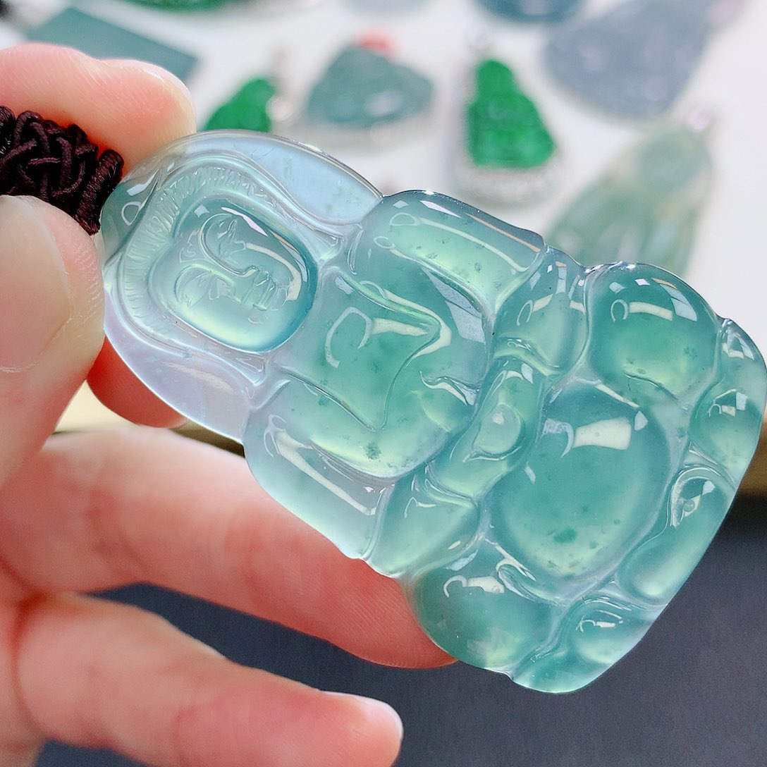 翡翠颈饰未镶嵌翡翠