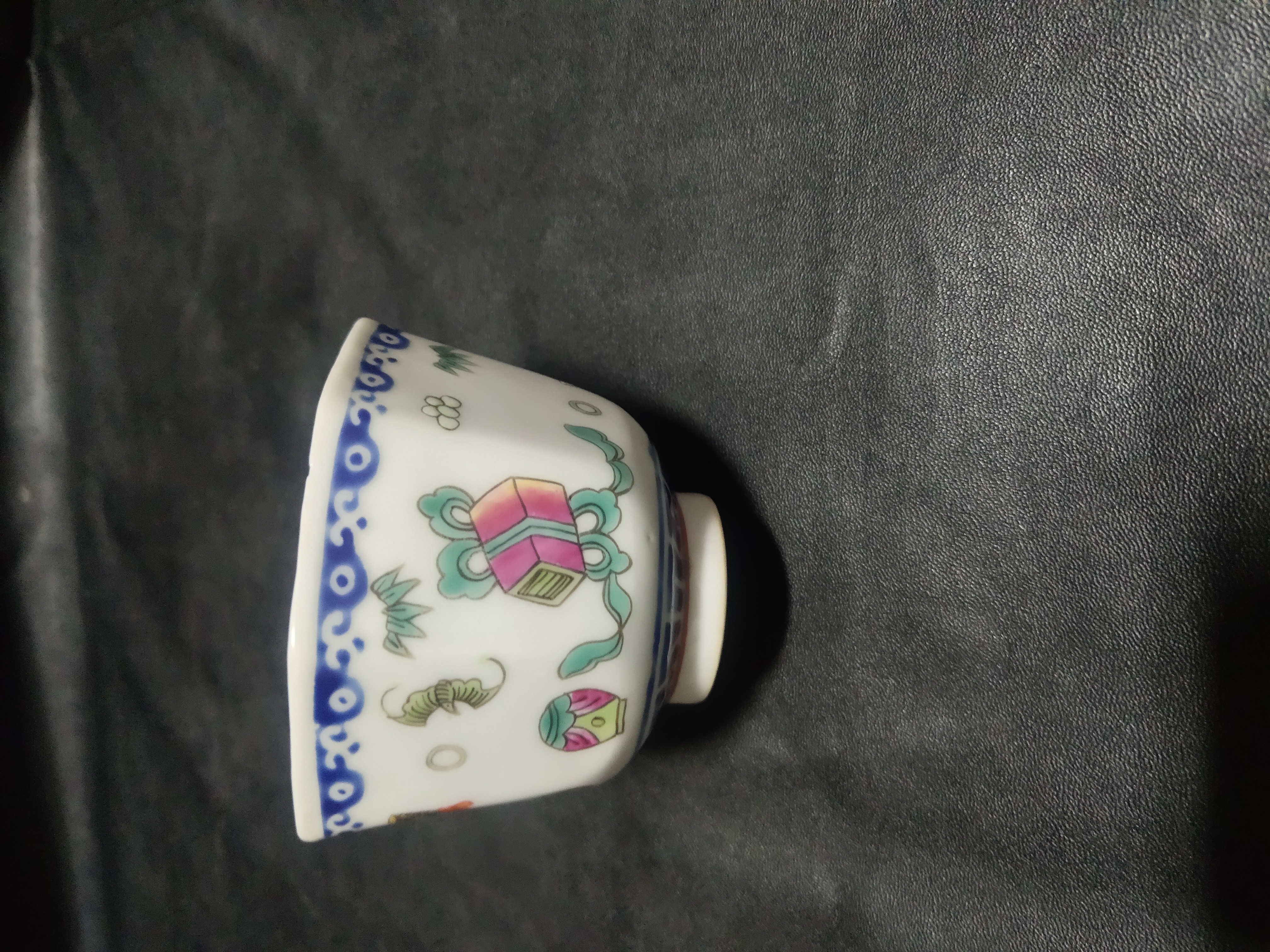 粉彩茶杯非常好看