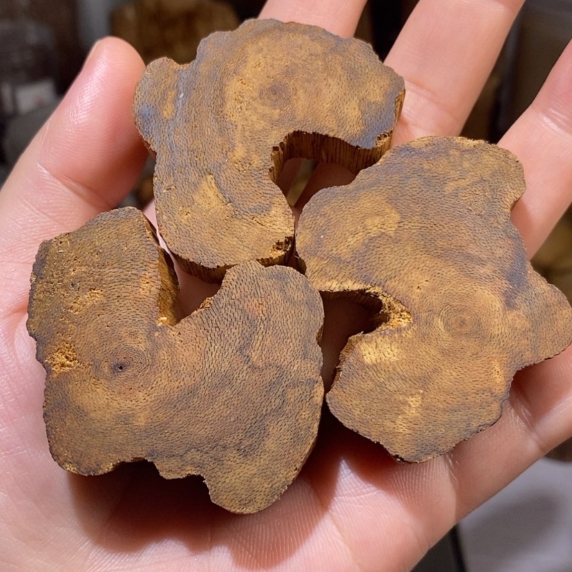 【闪购商品】沉香手把件柬埔寨树心原材料22克