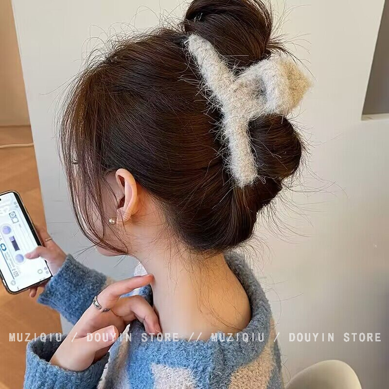 木子秋氛围感十足~秋冬毛绒抓夹气质时尚搭发夹