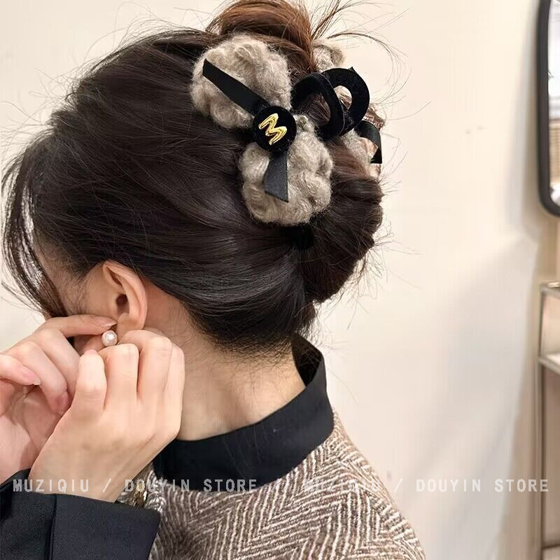 木子秋高级感字母毛线抓夹精致时尚优雅小众设计搭韩秋冬网红发夹