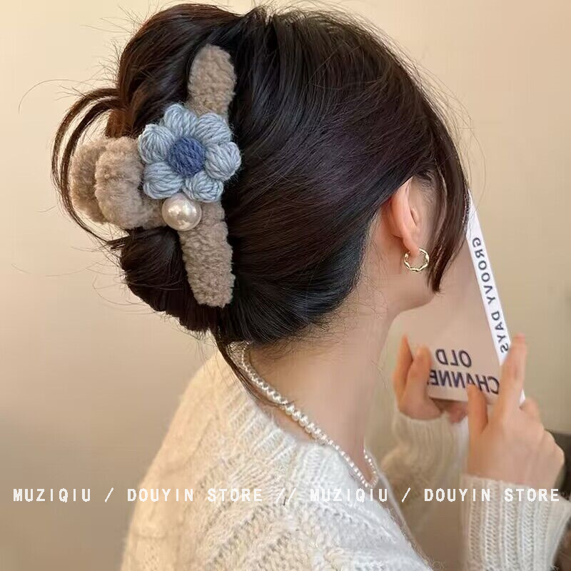 木子秋高级感手工毛线花朵珠珠抓夹优雅气质时尚温柔甜美百搭发夹