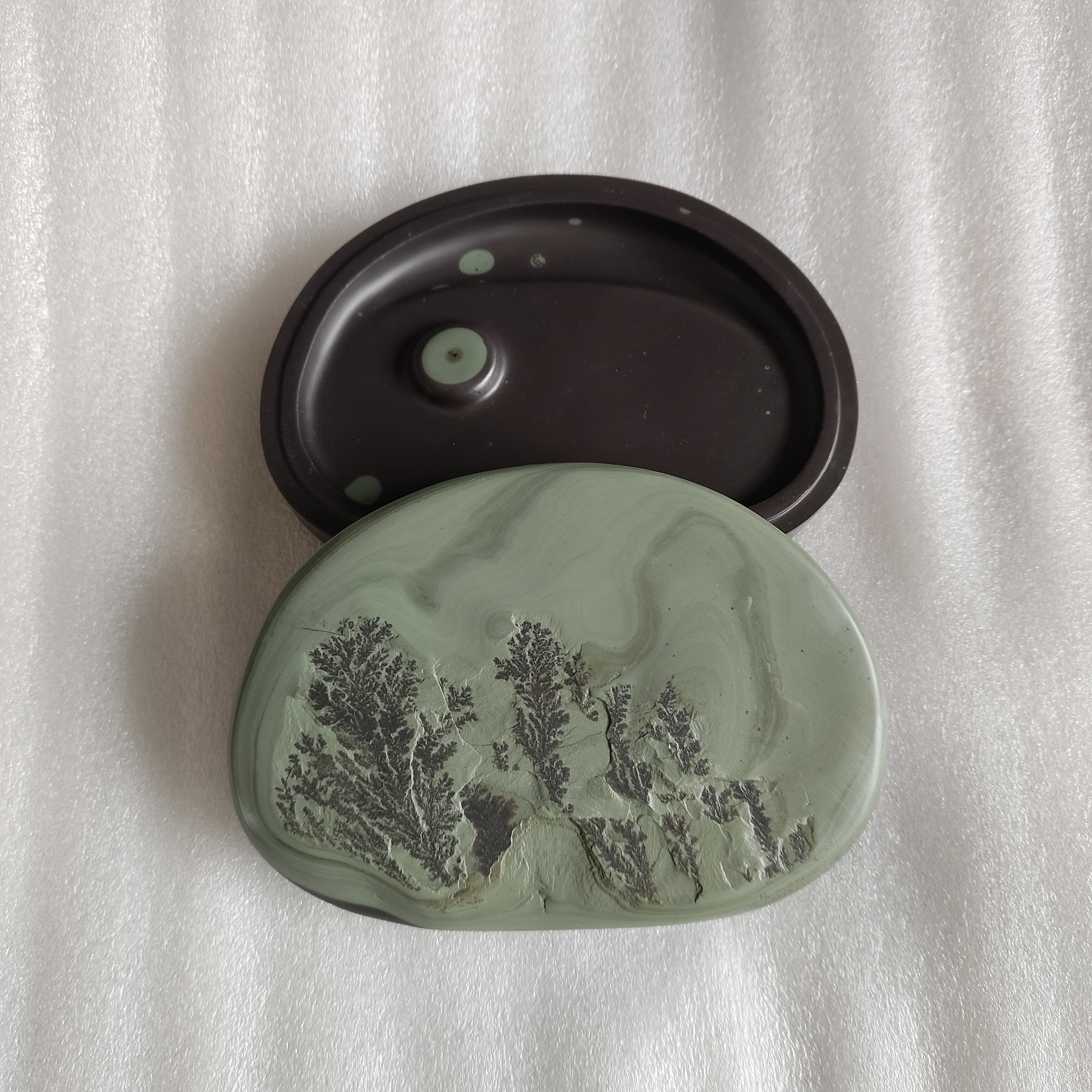 苴却砚攀枝花，天然草花纹盖砚