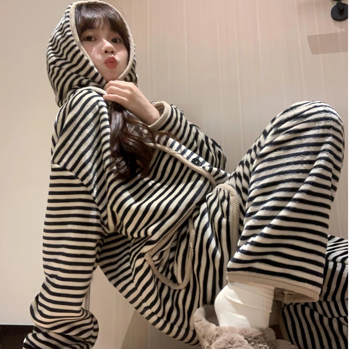 毛绒睡衣连帽女冬季新款韩系高级时尚短毛绒大码居家外穿条纹套装