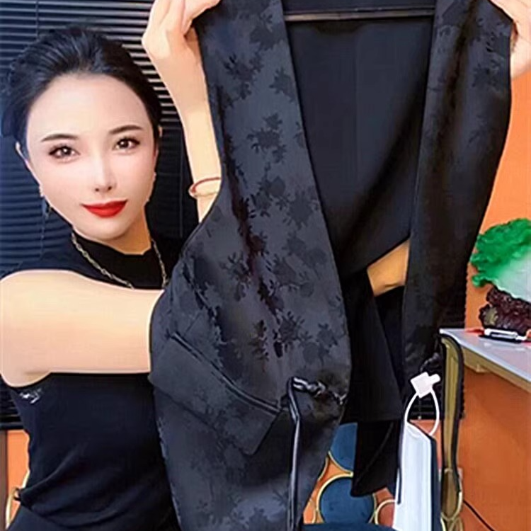 中国风盘扣提花斜纹西装马甲女春秋新款网红时尚休闲无袖气质马夹
