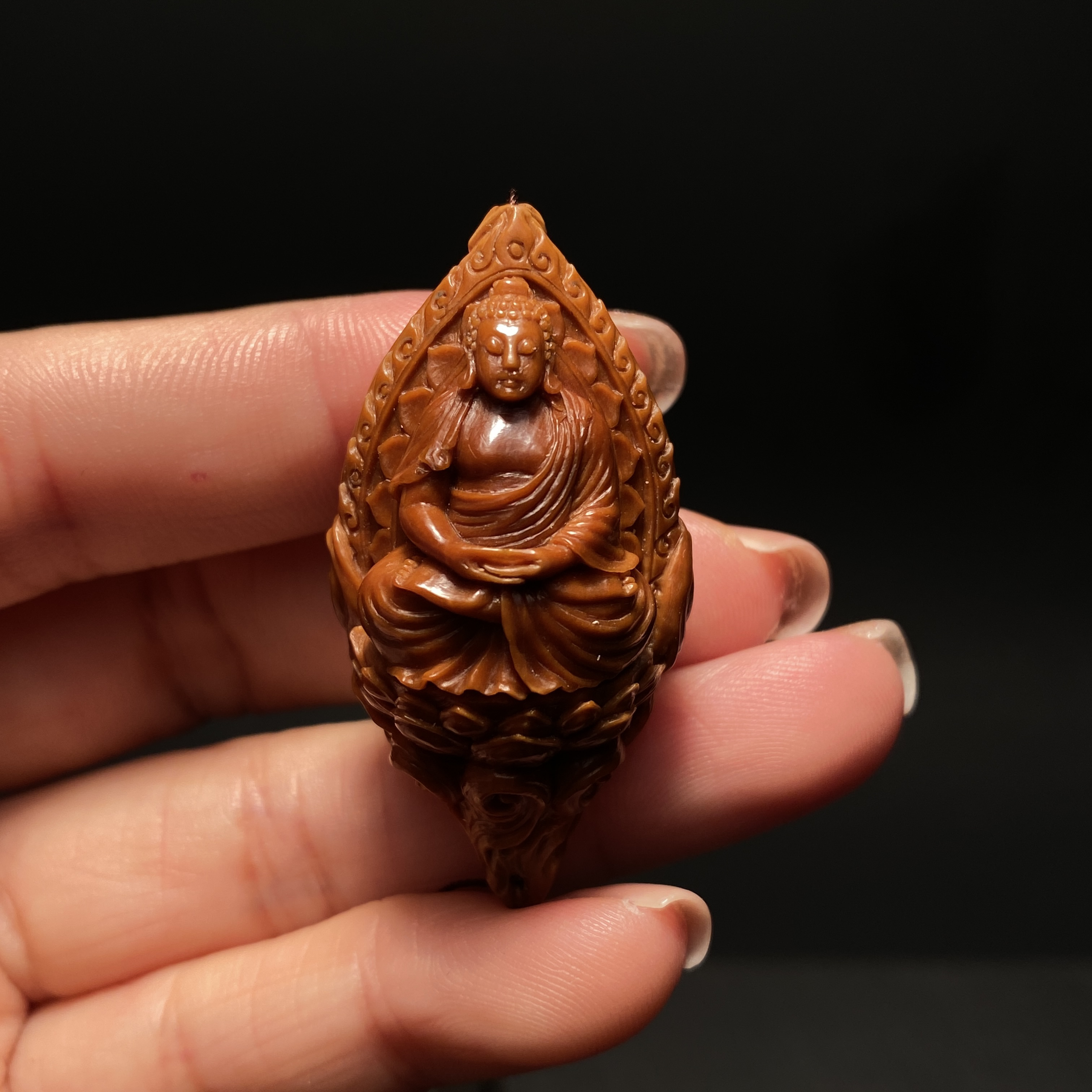 橄榄核雕刻高端作品如来单件