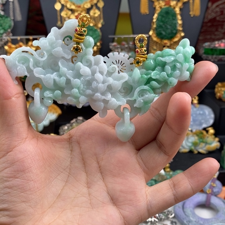 翡翠颈饰未镶嵌天然翡翠吊坠