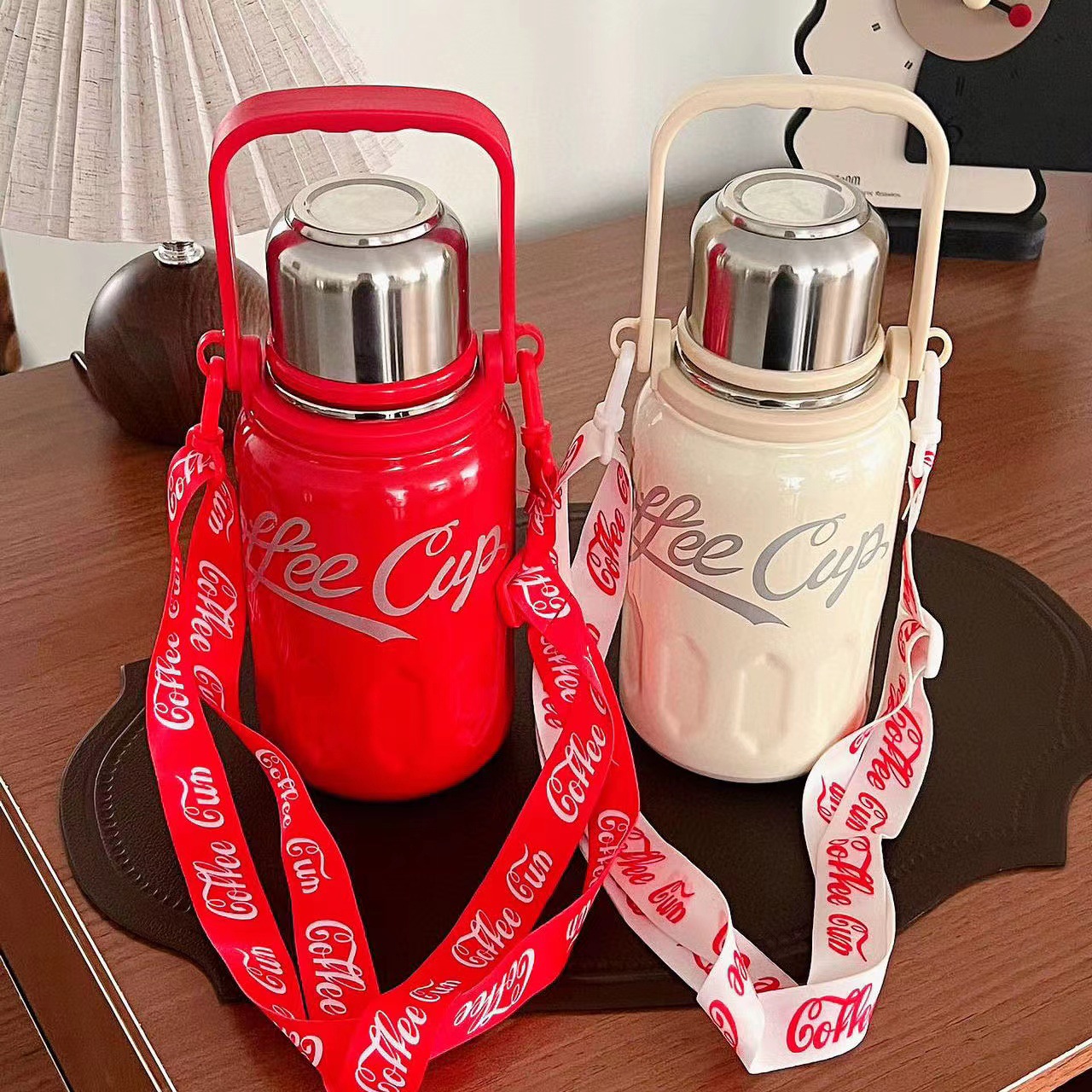 可口可乐同款大容量316不锈钢保温杯子户外便携2023新款背带水壶