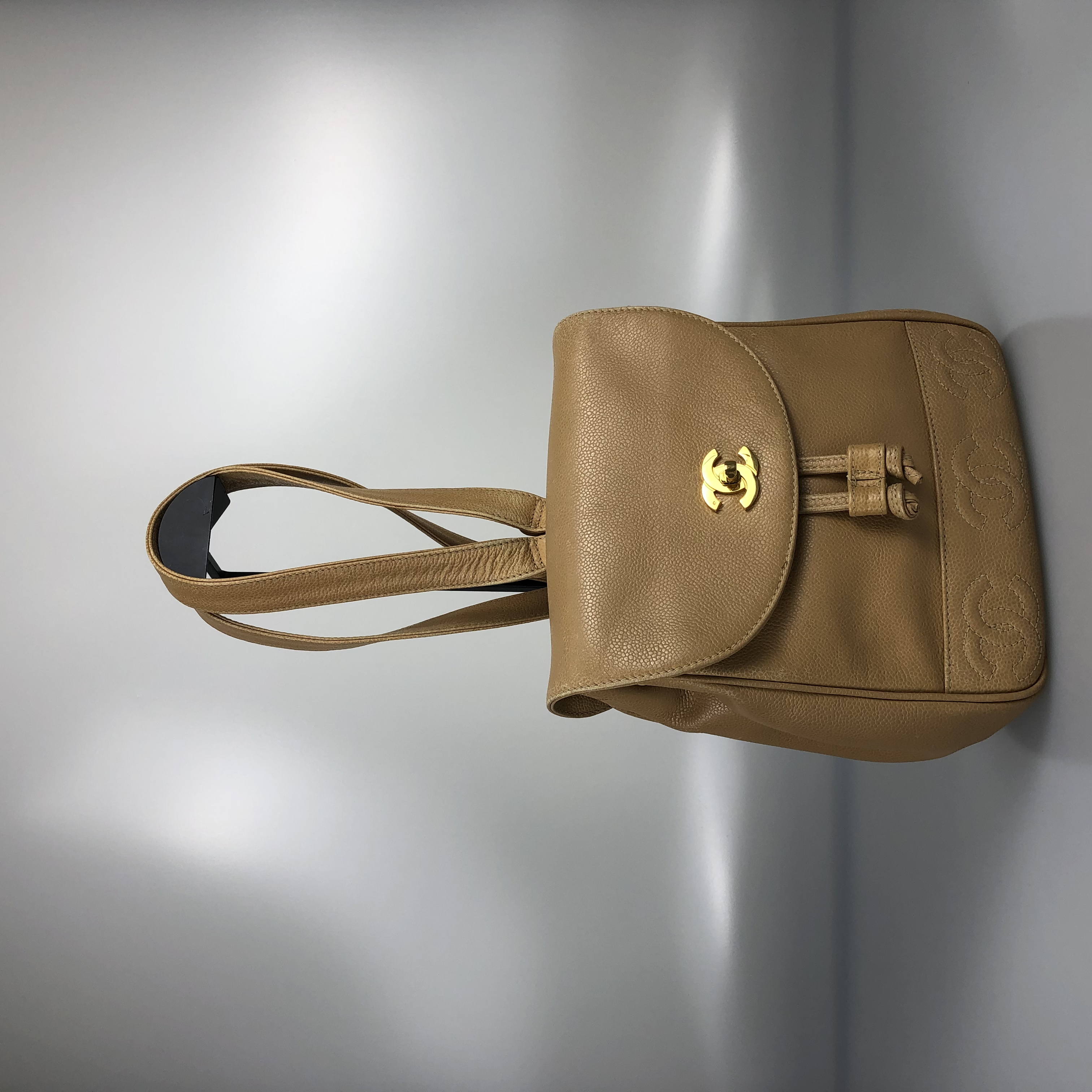 95新 Chanel/香奈儿 中古奶茶色金扣荔枝纹双肩包 3开底长22