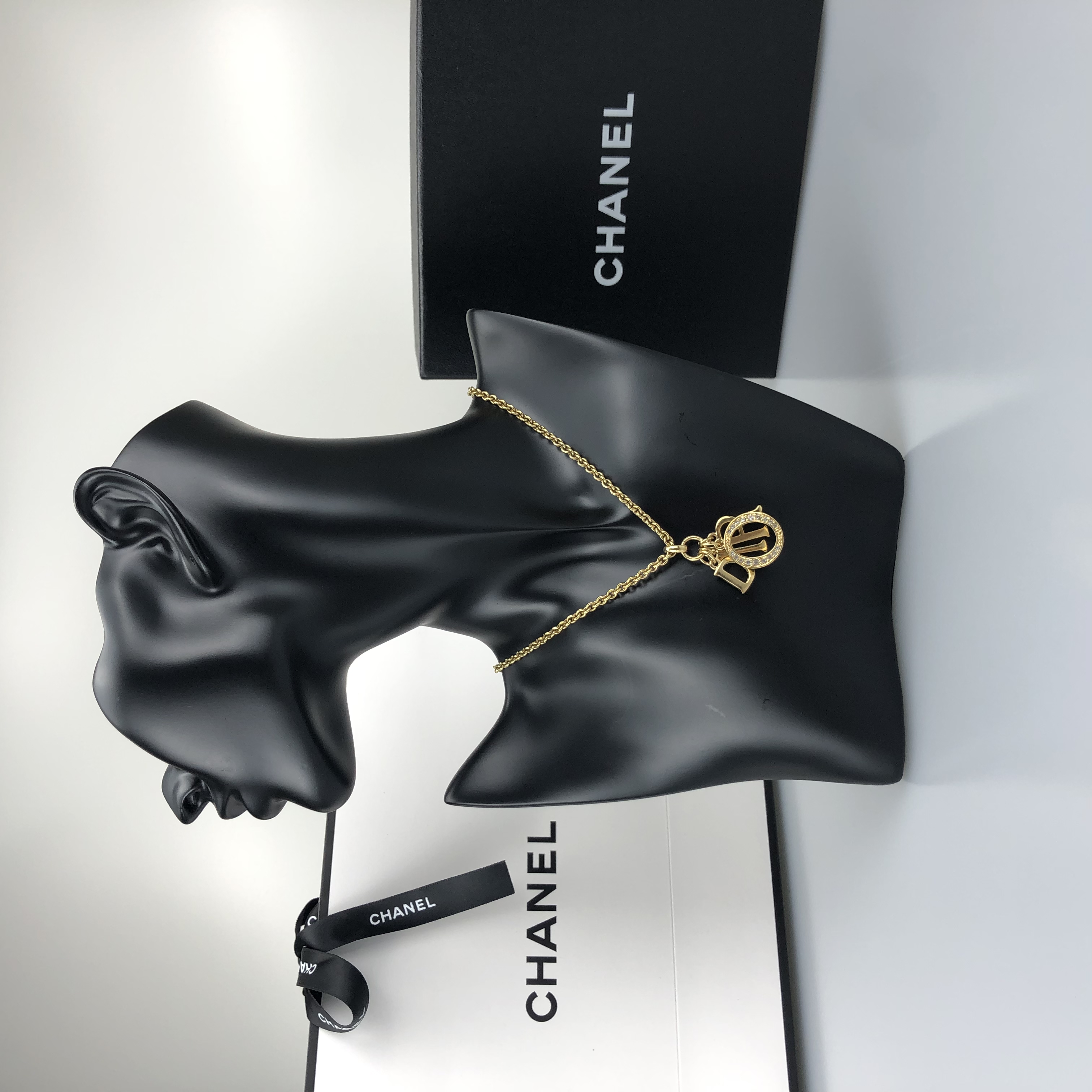 95新  DIOR 迪奥 圆形镶钻字母LOGO项链