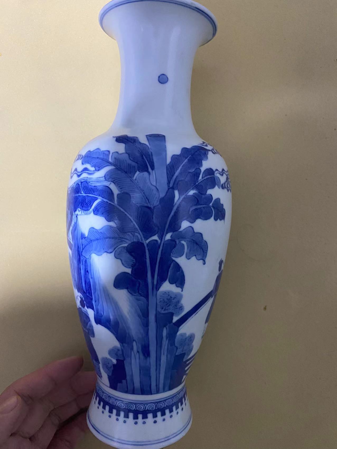 手工手绘青花花瓶