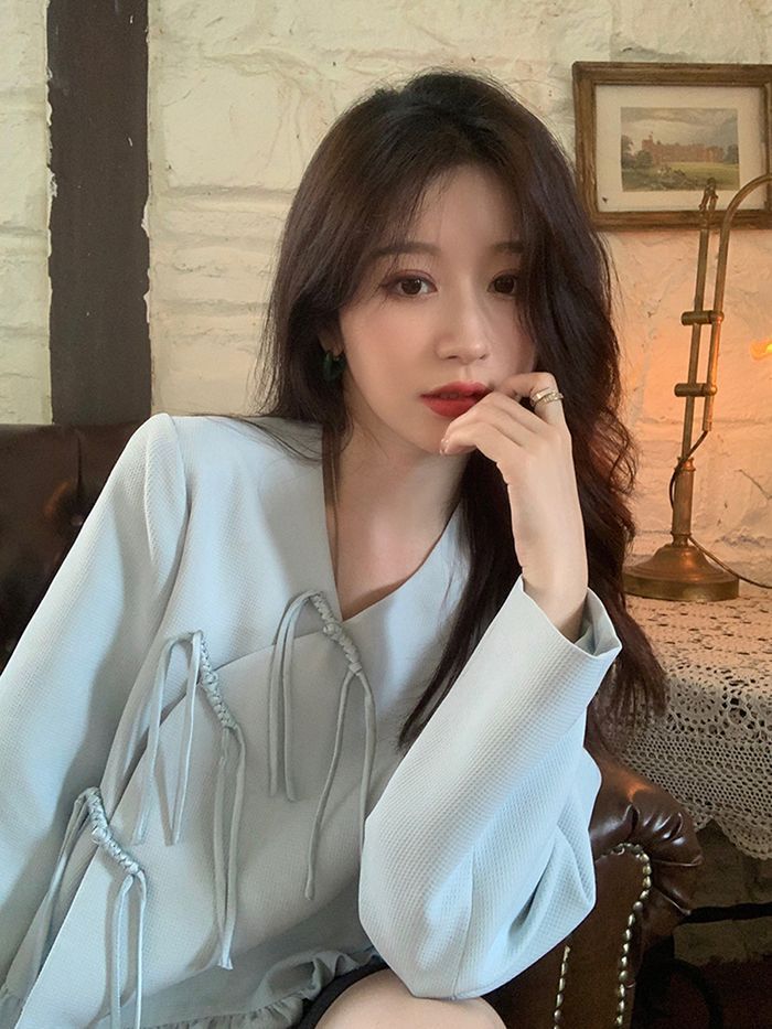 2023春装新款国风复古盘扣V领宽松短款外套女高级感设计感上衣潮