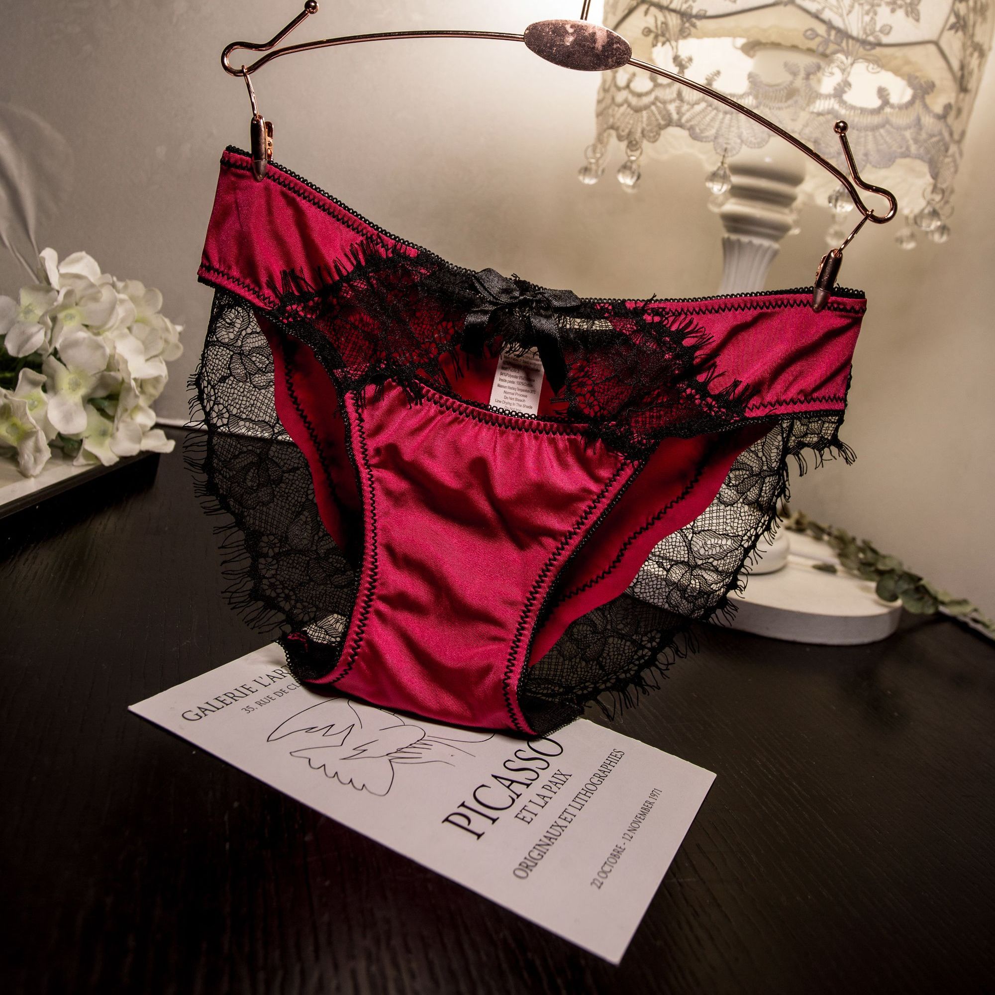 法式睫毛花边蕾丝缎面性感三角内裤女士无痕诱惑低腰大码透气