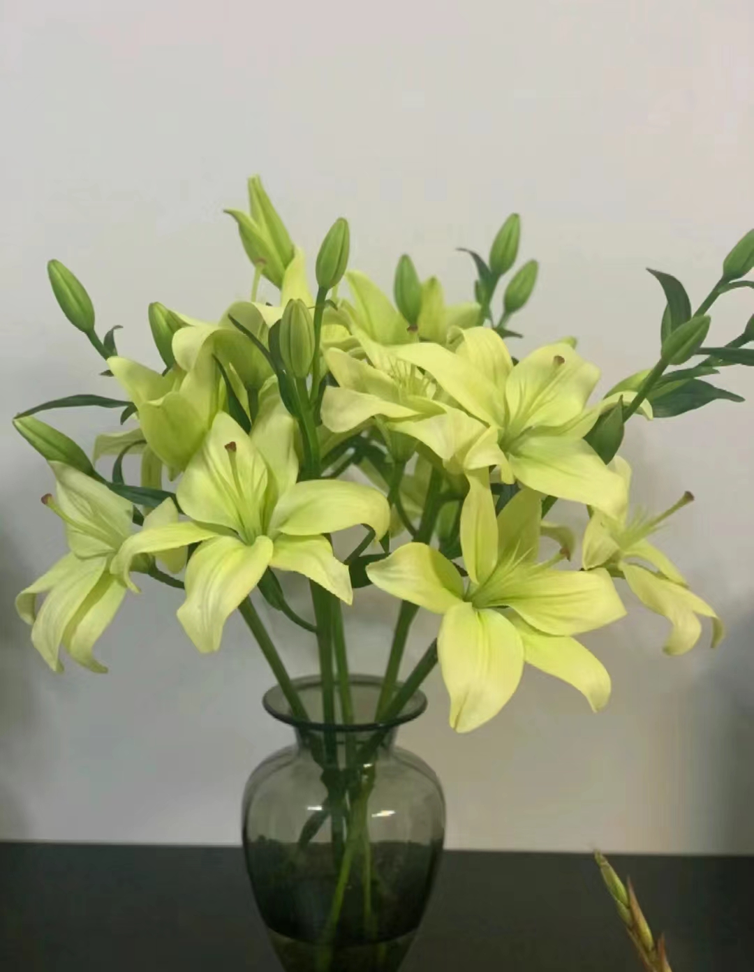 云南万千花卉基地鲜花 童年百合 包邮