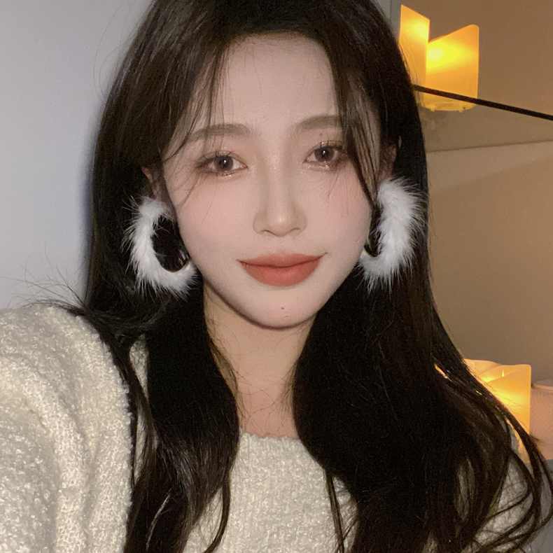 韩国秋冬毛茸茸耳钉欧美时尚夸张个性毛毛圈大圆圈网红毛绒耳环女