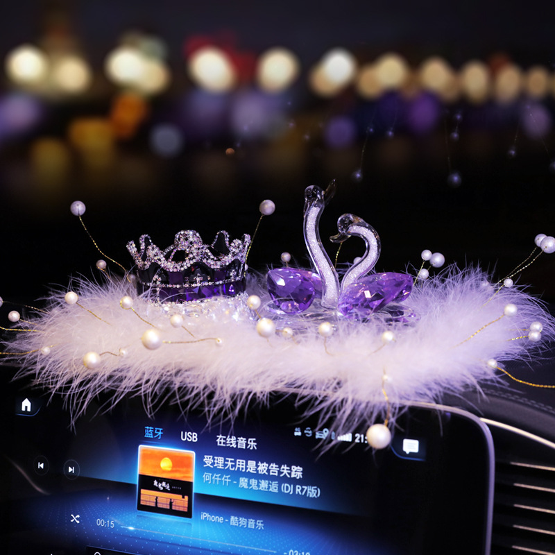 车载好物汽车摆件车内装饰品车用香薰皇冠镶钻女生清新持久淡香型