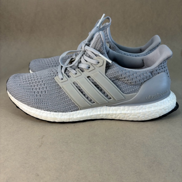 43码二手adidas UltraBoost 4.0 舒适缓震耐磨 跑鞋 公价1439