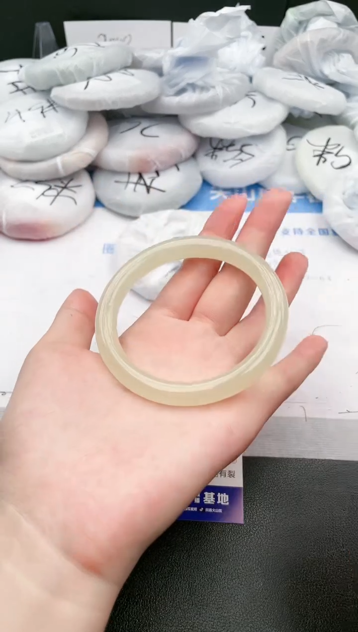 【闪购商品】石英质玉手镯未镶嵌84-DC60.6