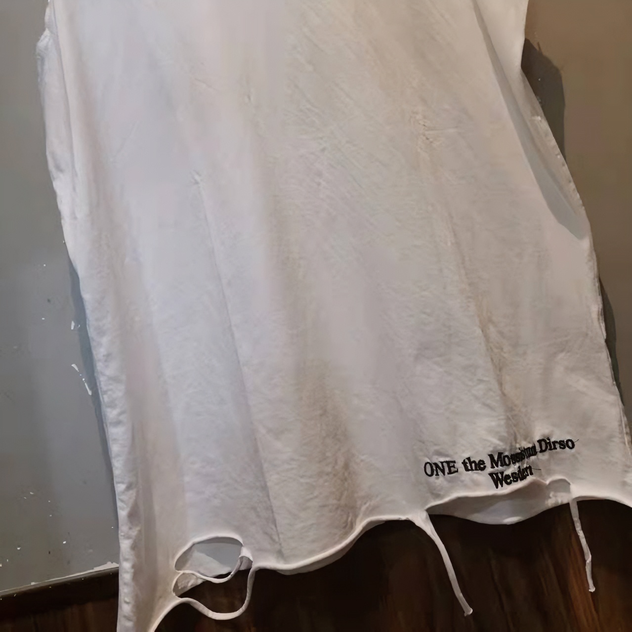 破洞字母背心（80699）