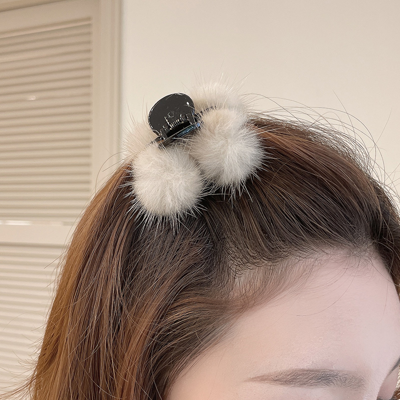 毛毛抓夹毛绒小号刘海侧边毛球发夹女可爱夹子头饰网红鲨鱼夹发卡