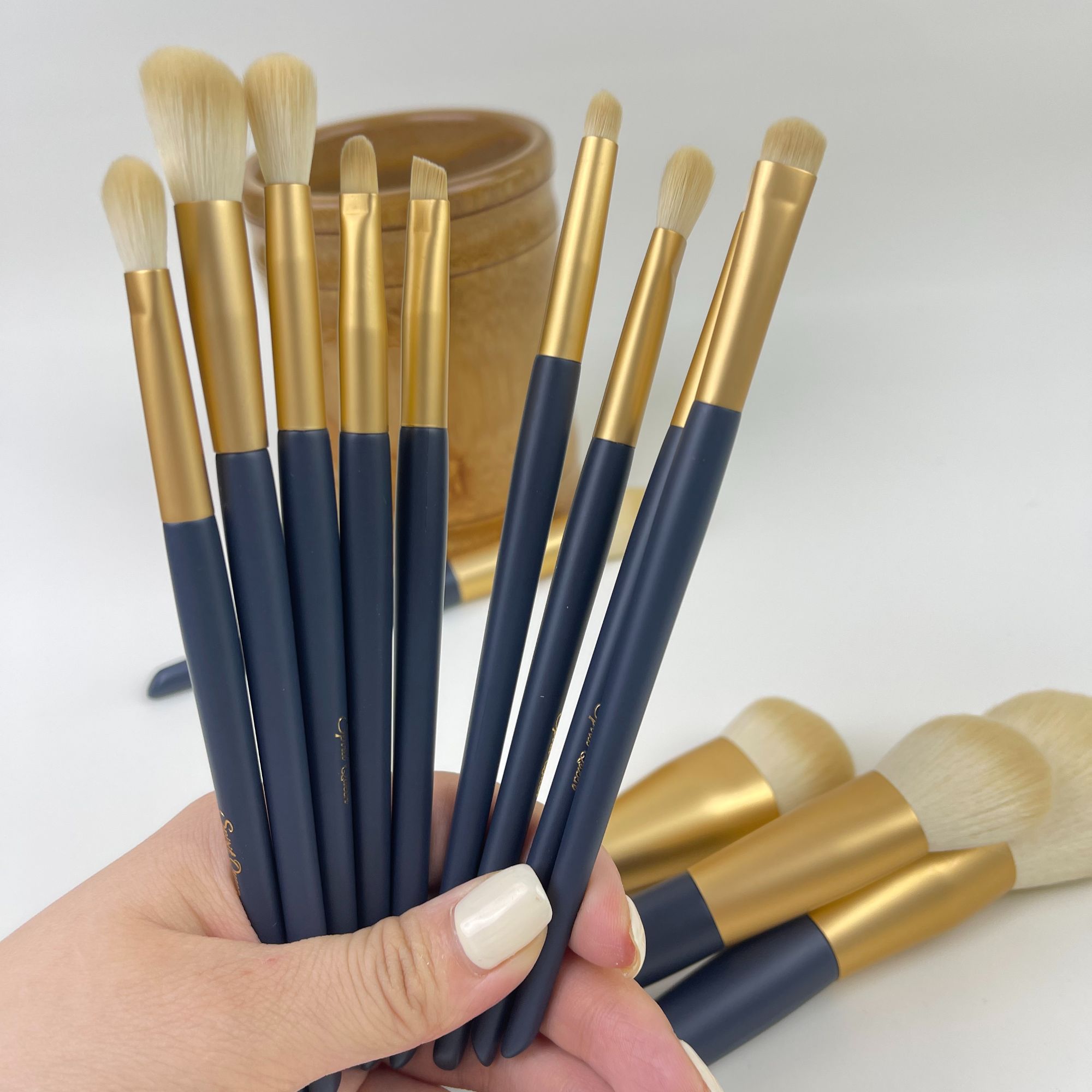 化妆刷套装12支软毛蓬松散粉刷粉底刷眼影刷晕染刷遮瑕刷细节刷