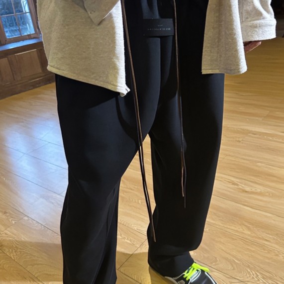 黑洞之眼第9季《弯刀果冻》垂感硬挺并存不易起皱 高弹力休闲长裤