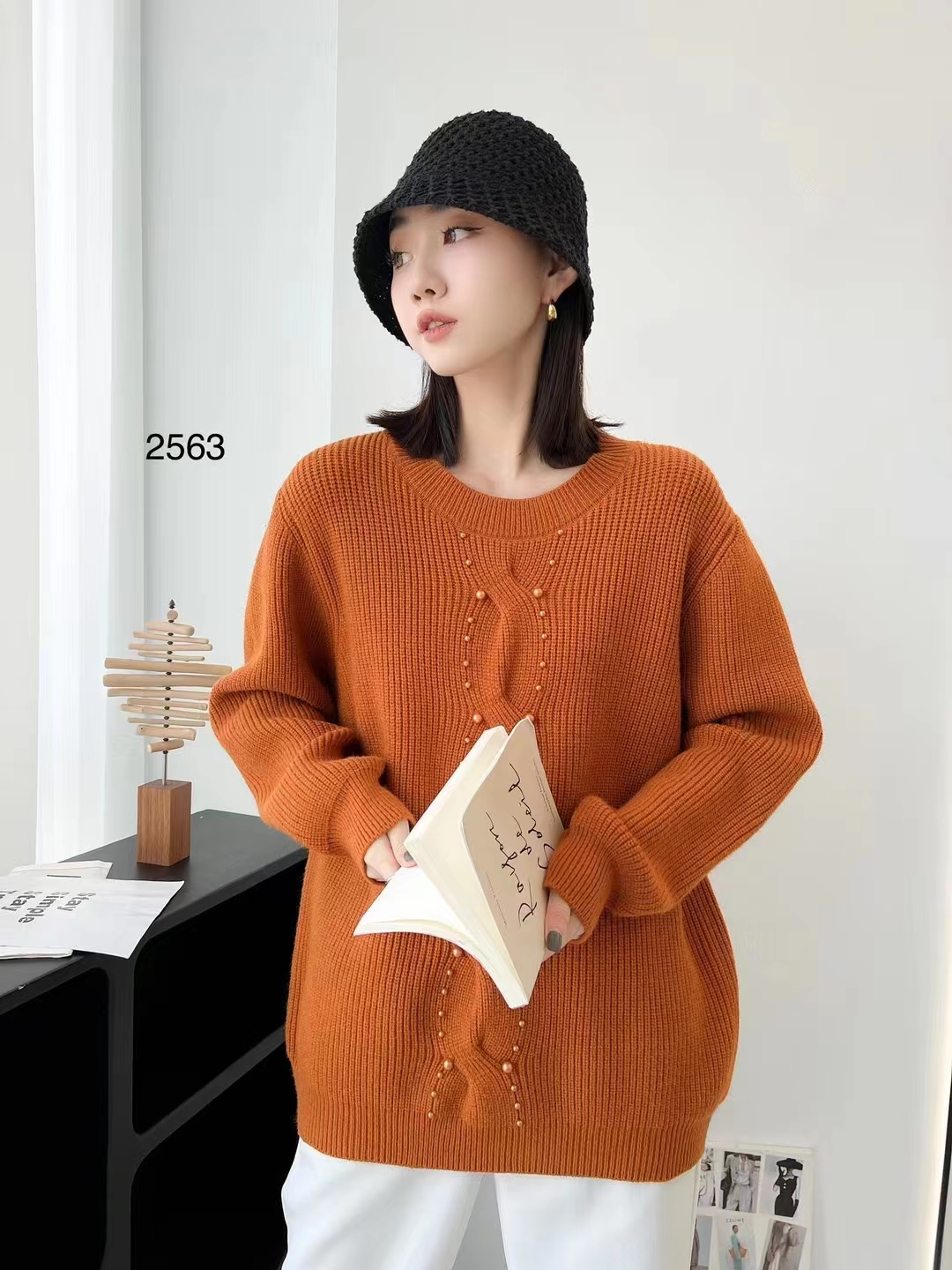 新二排珠圆领毛衣2563