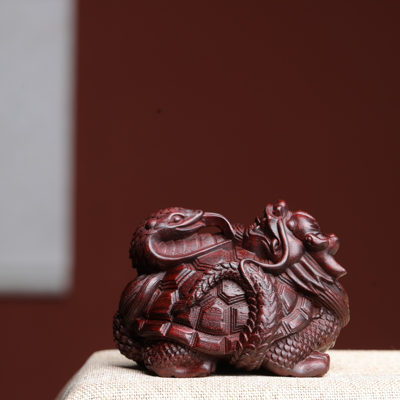 复古怀旧玄武龙龟手把件，红木把玩木雕雕刻工艺品，桌面装饰品
