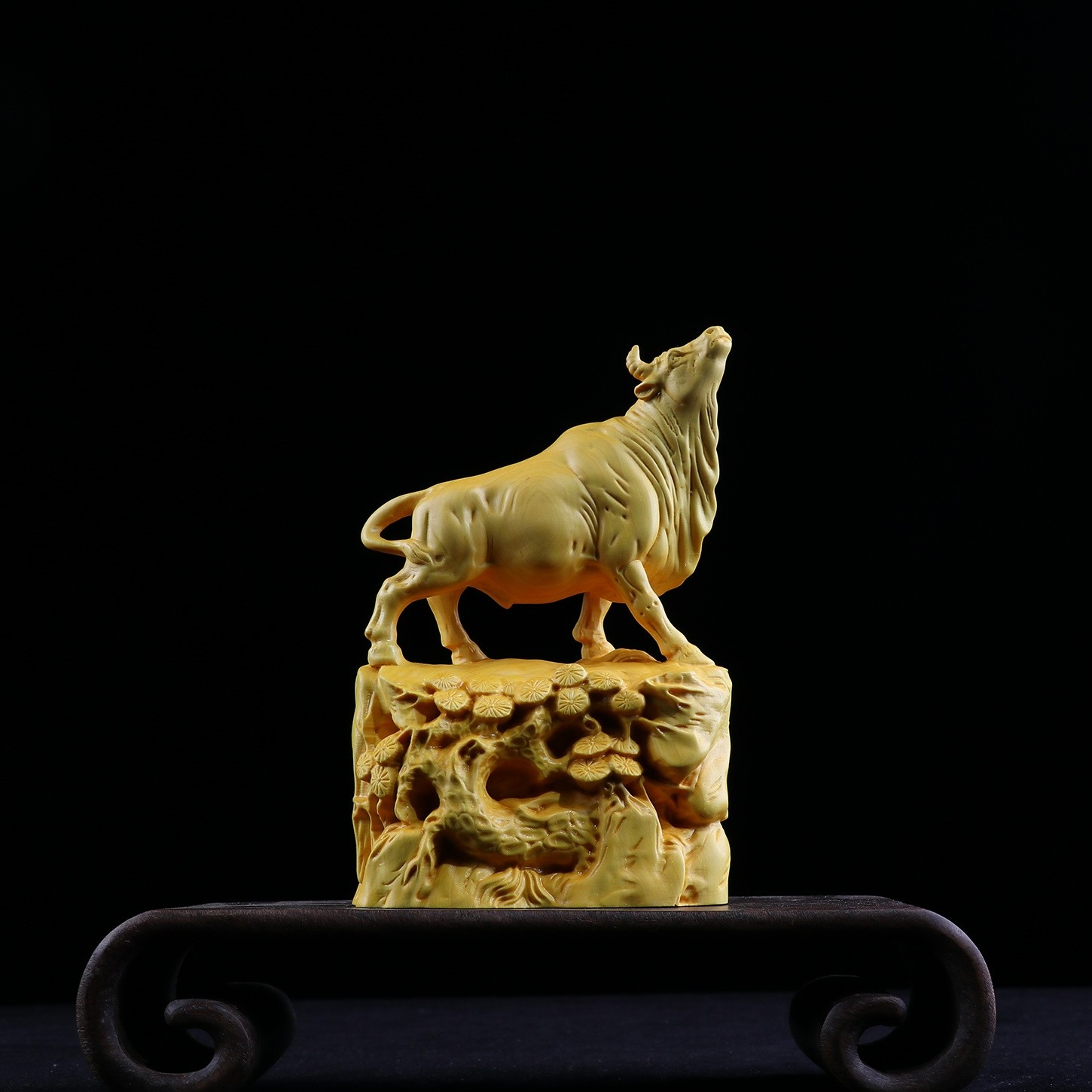 牛气冲天（黄杨木）精修制作 木雕雕刻办公装饰小摆件 红木把玩品