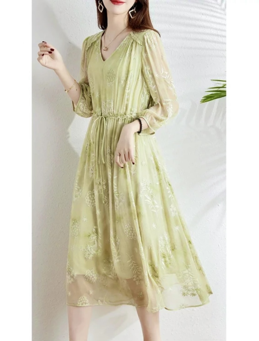 2208【福利】新款精致高级感重工刺绣苹果绿洋气连衣裙