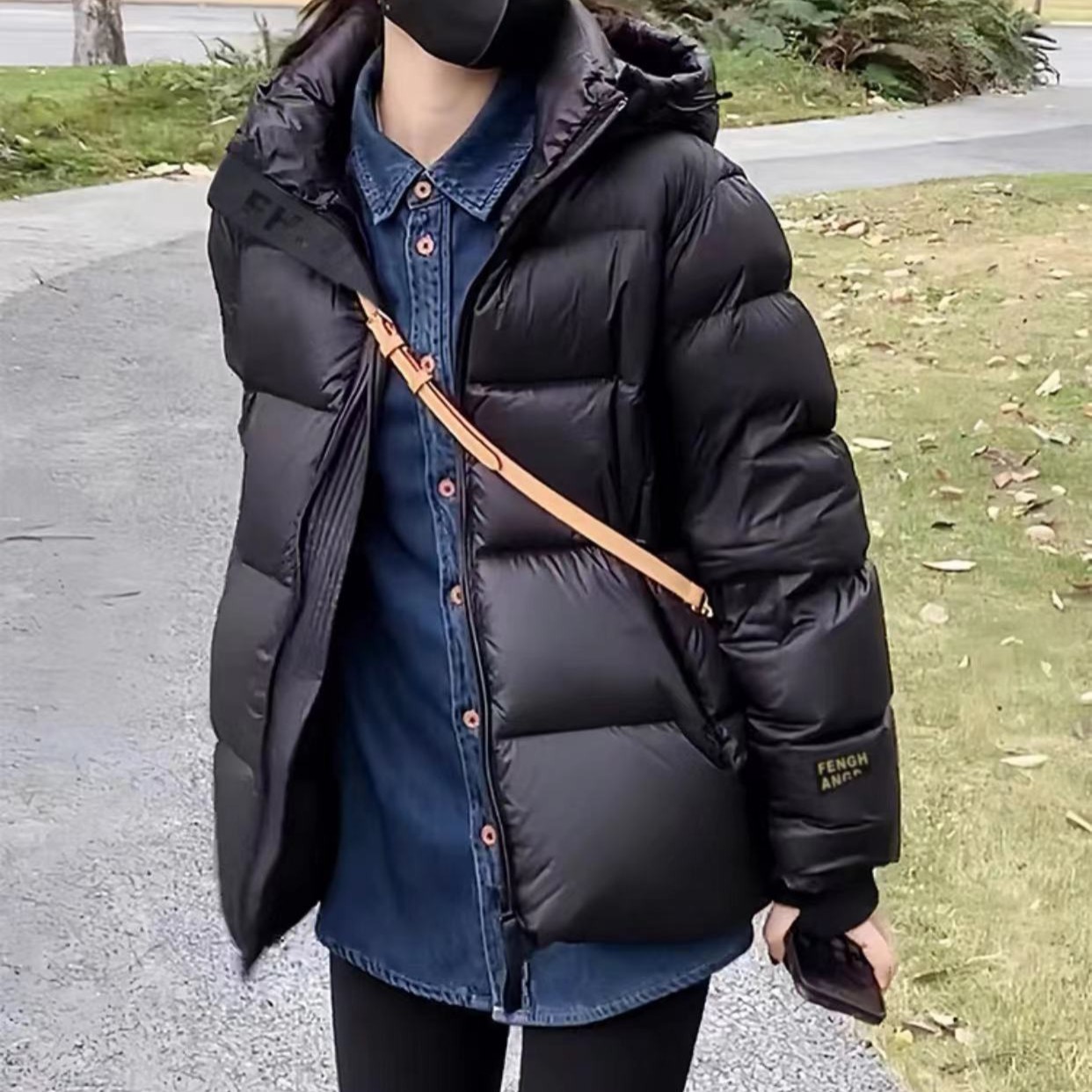 90鹅绒黑金短款情侣鹅绒服WYO11HJYR