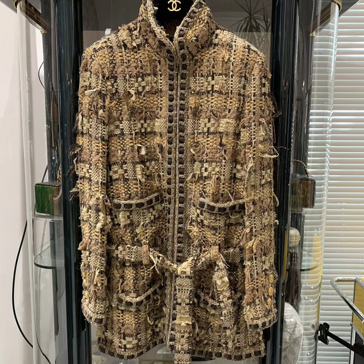 95新  CHANEL 16A罗马系列，金棕胶卷滚边，粗呢流苏外套，38码