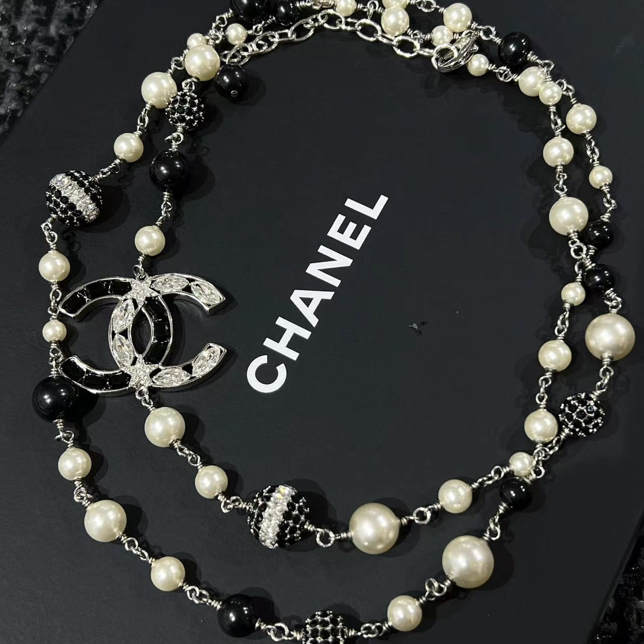 95新 Chanel/香奈儿 20p 黑白珠珠满钻款珍珠项链 毛衣链