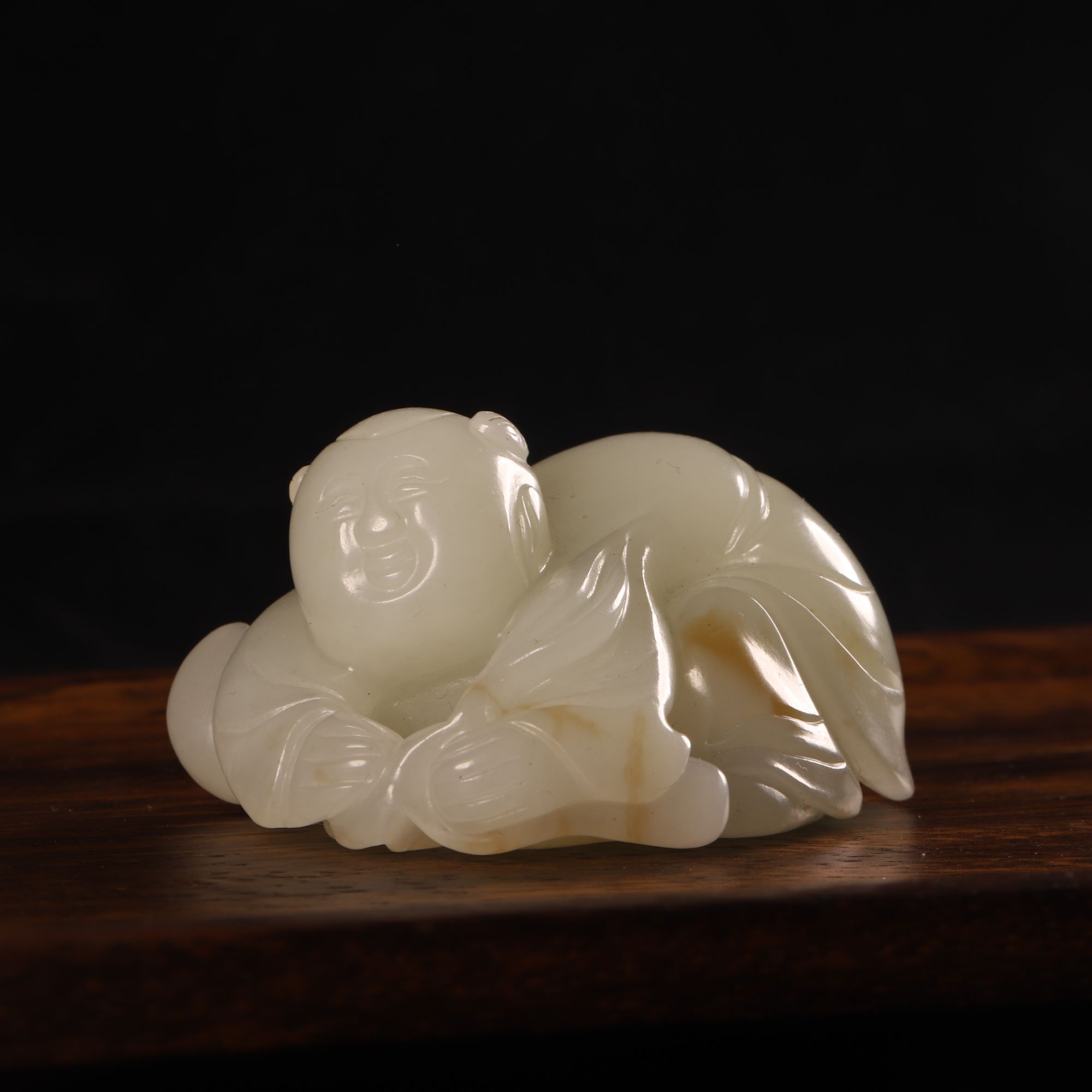 清和田玉《童子献寿》手把件