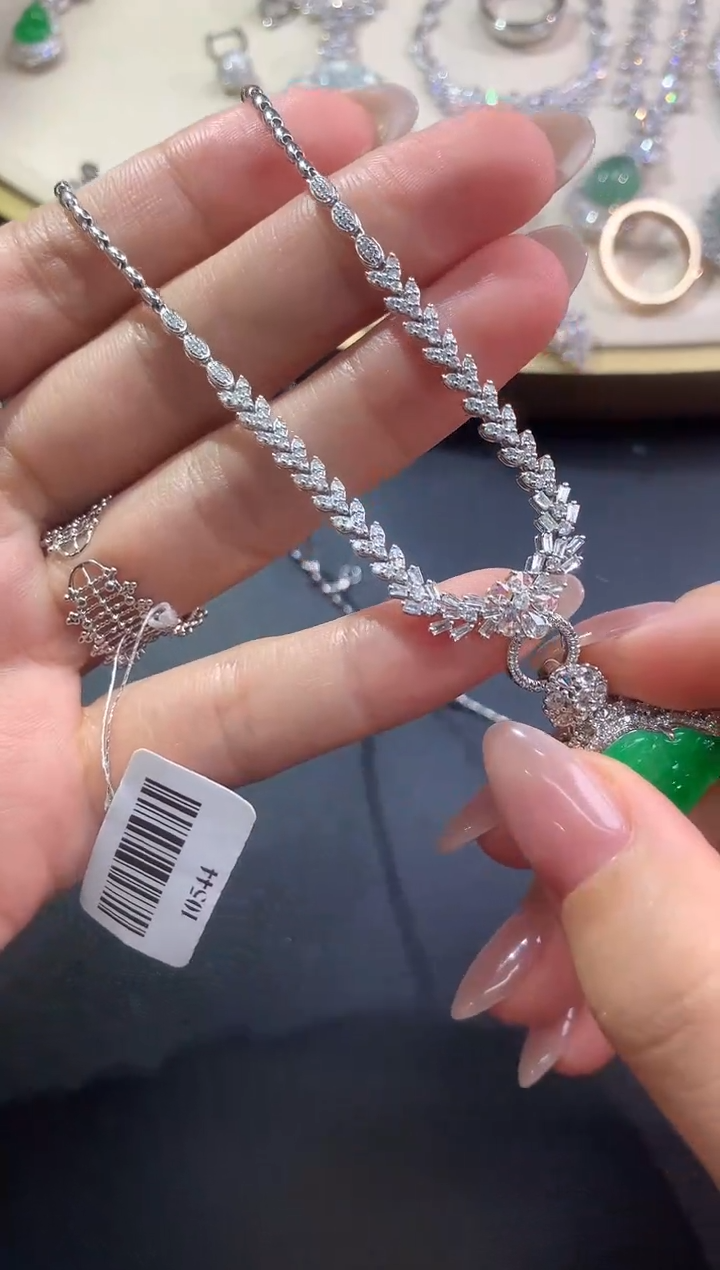 【闪购商品】钻石项链18K金镶嵌项链|9800+0不含吊坠