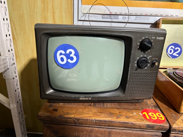 怀旧民俗黑白电视机