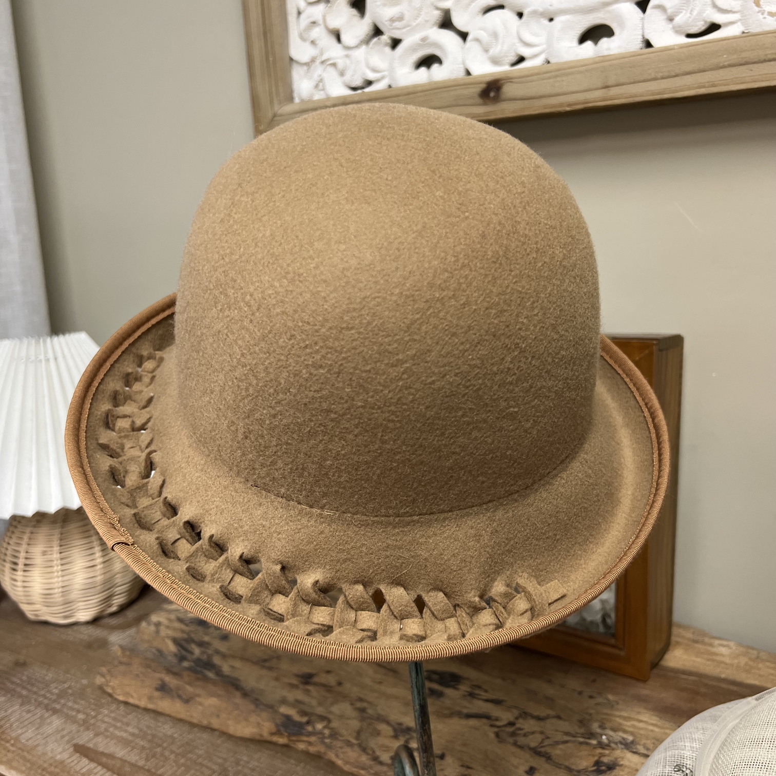 秋冬季卷边镂空绵羊毛呢礼帽女英伦风圆顶不规则优雅百搭渔夫盆帽