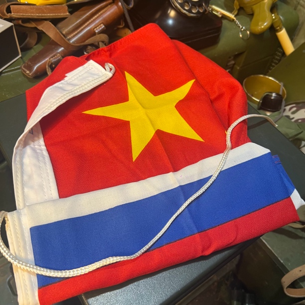 正品老货深蓝色红色旗帜教学收藏全新库存