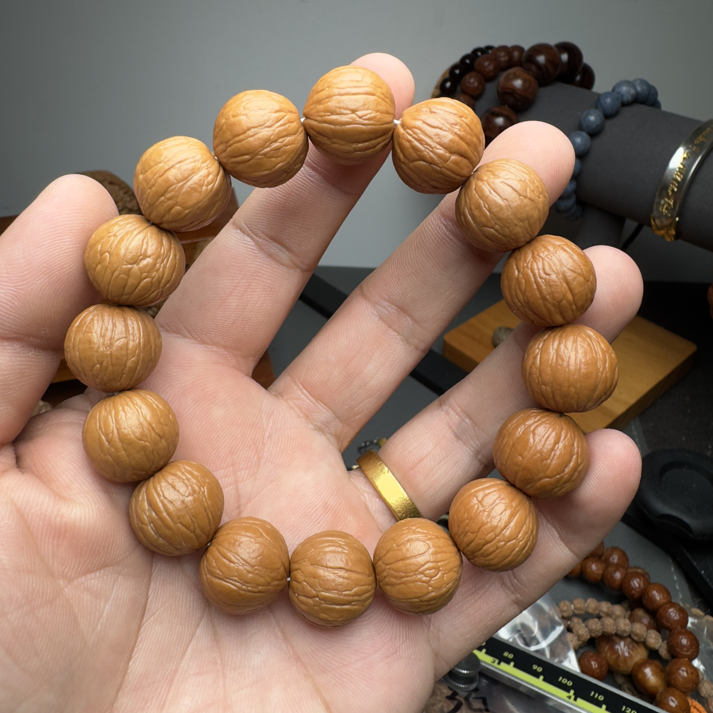 聚宝盆猴头核桃手串（精卡全品无暇)