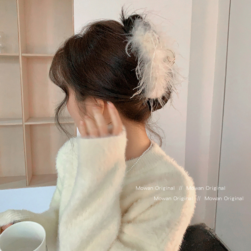羽毛抓夹女2023新款高级感后脑勺鲨鱼夹发夹头饰秋冬鸡毛发卡发饰