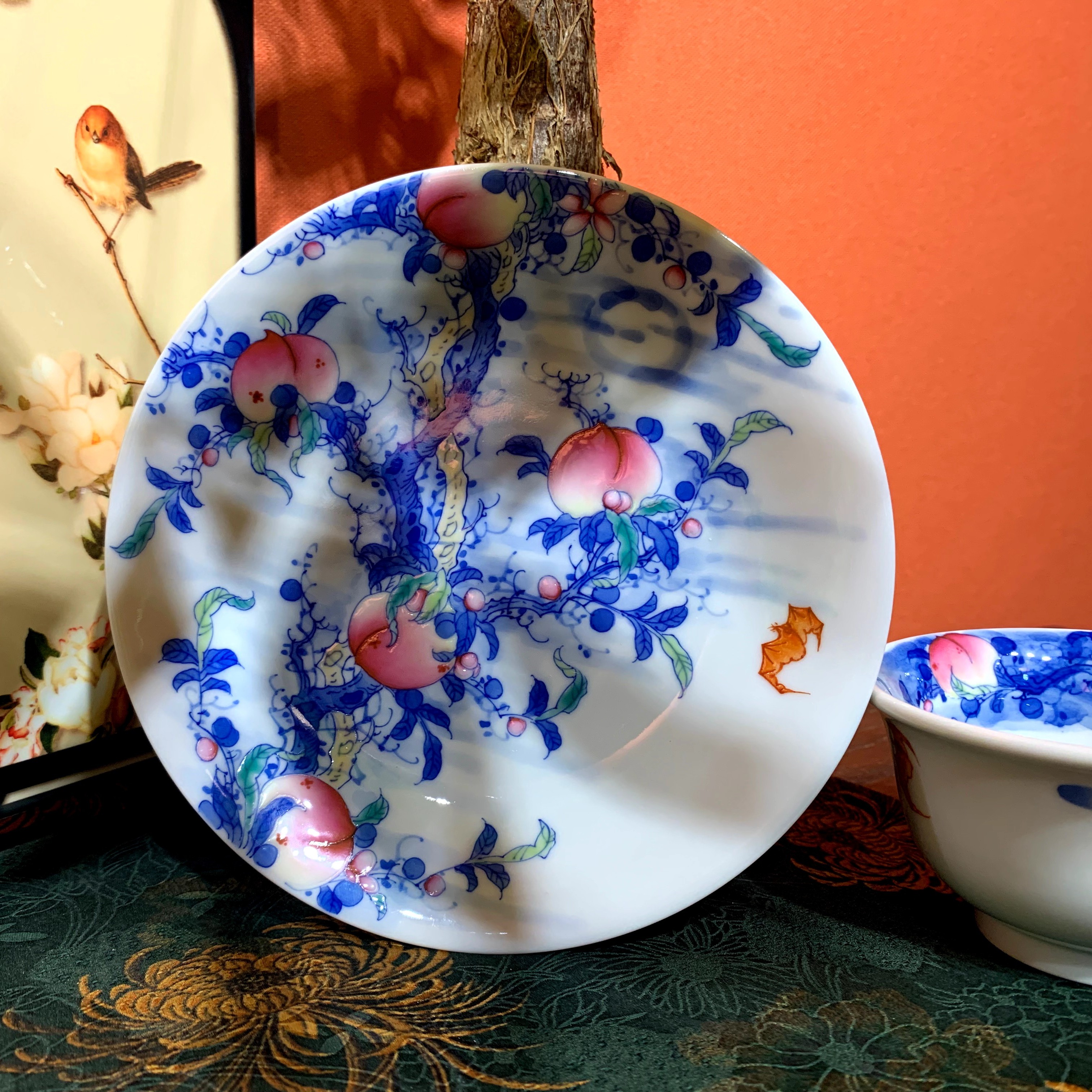 斗彩五福临门寿桃赏盘单壶承一个