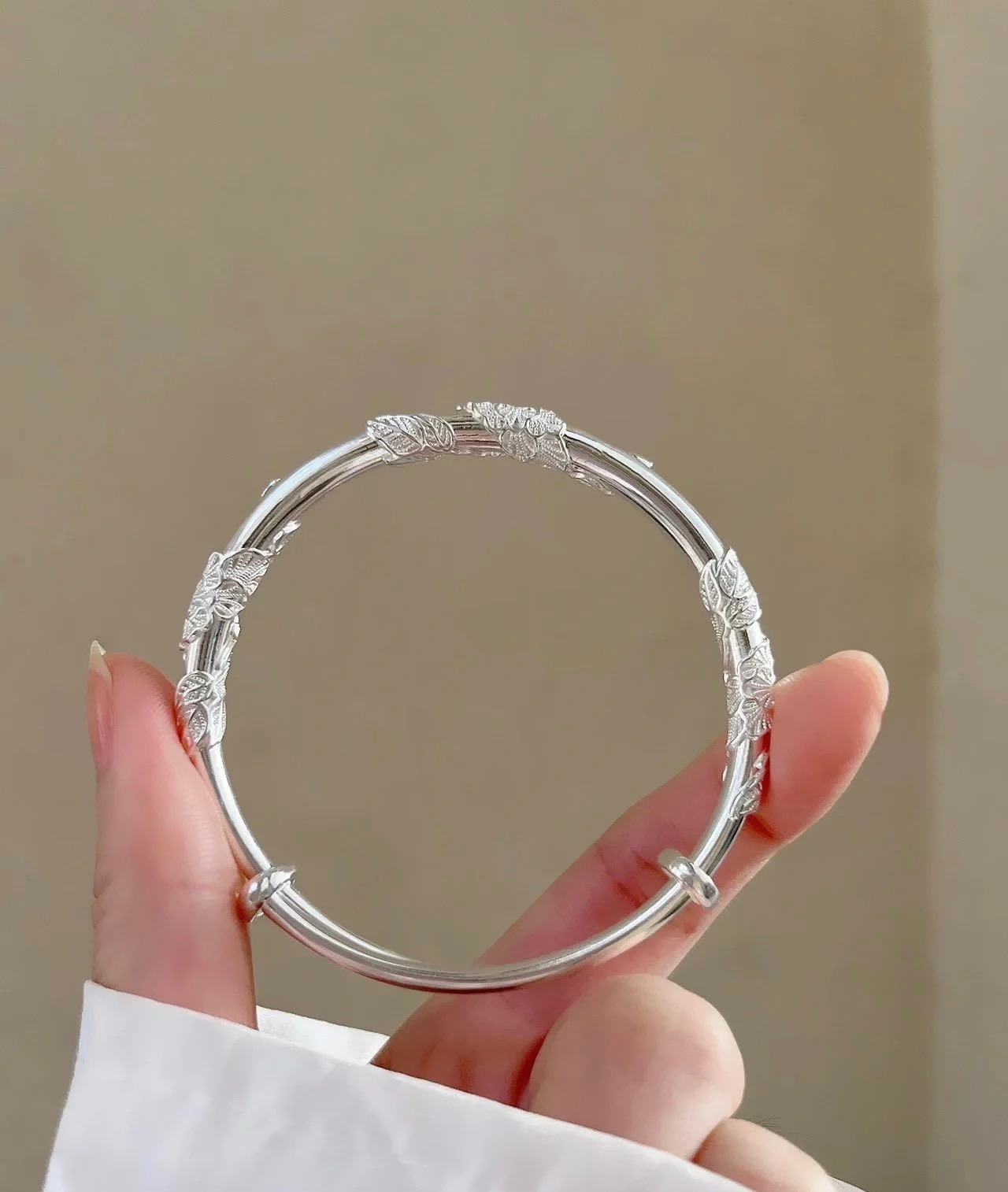 足银手镯 繁花似锦999.9纯银手镯女时尚简约百搭可调节推拉手镯