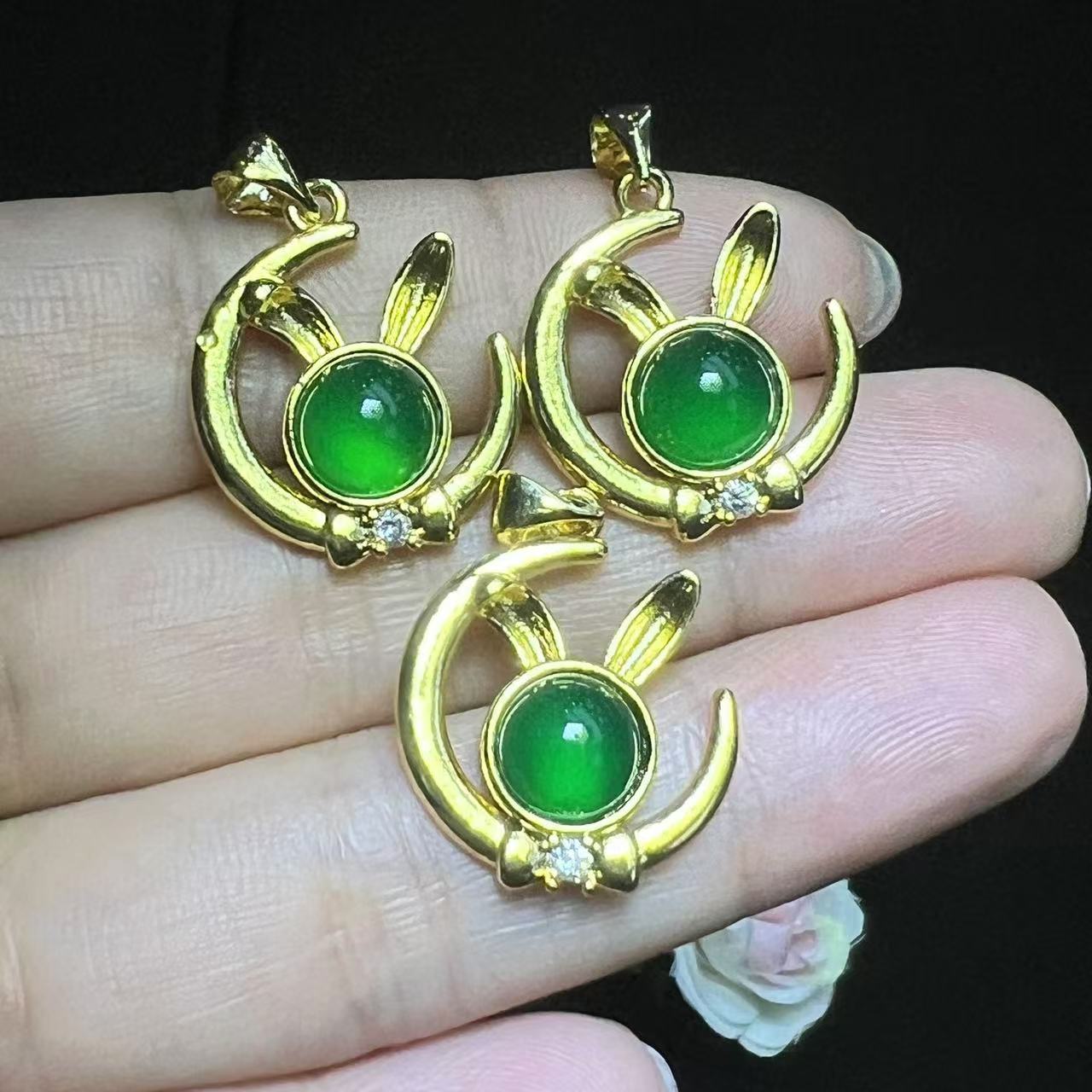 面面来财珠宝q-ST7468-金宝绿玛瑙绿兔子吊坠-配绳-多样性发其一