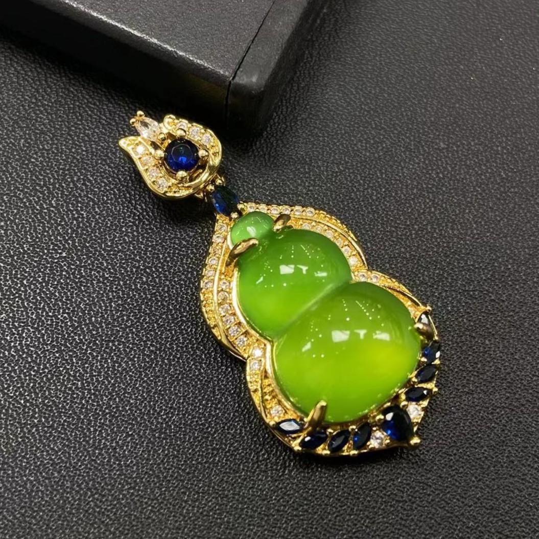 ST1935天然珠宝-满冰阳绿葫芦吊坠-配皮绳-送礼佳品-1