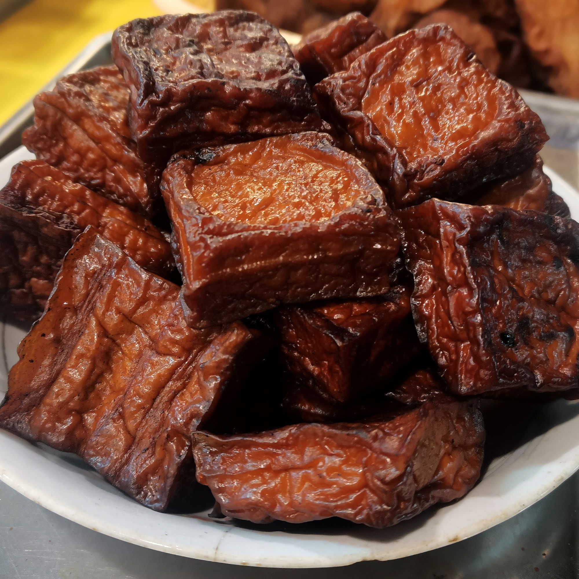 萍乡柴火腊豆腐口感劲道盐味适中