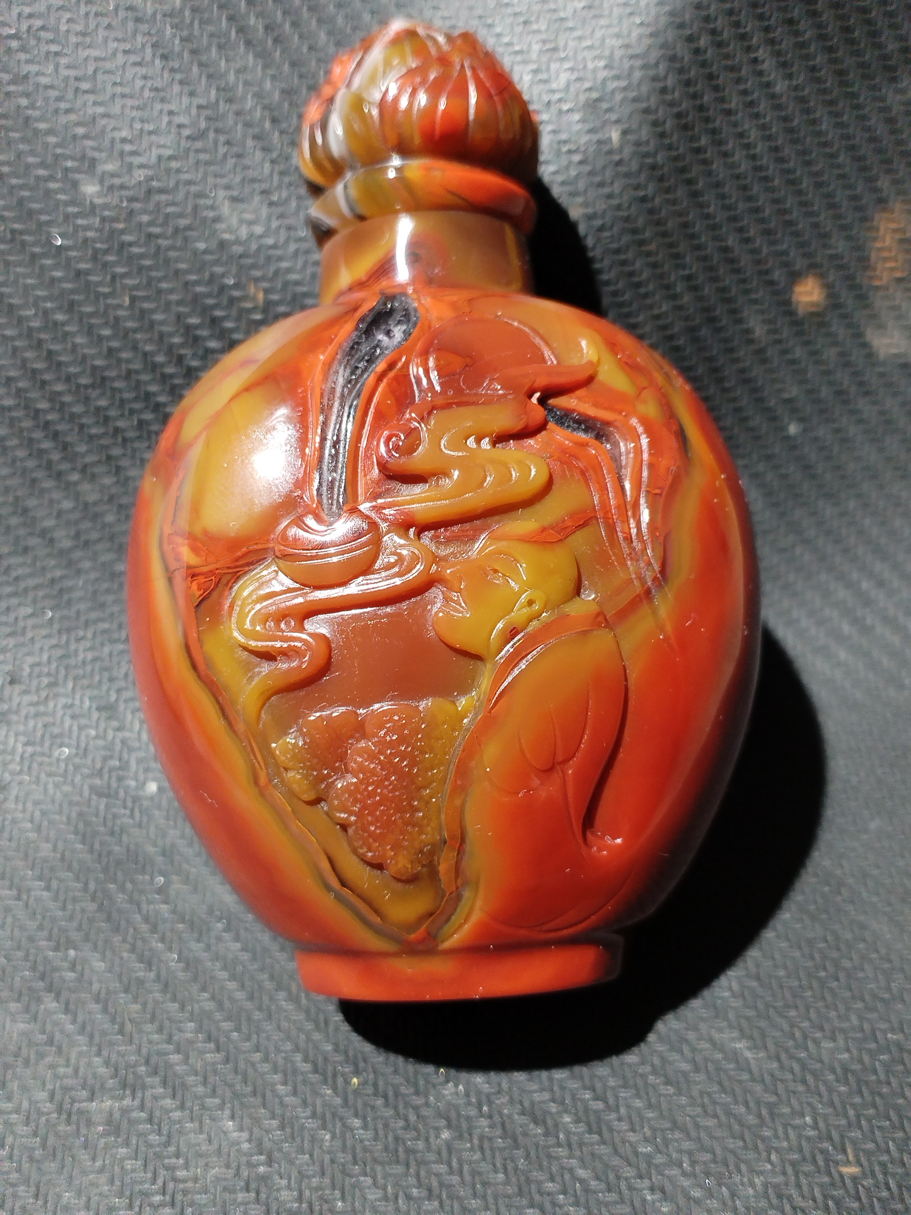 宣化战国红玛瑙精品雕刻鼻烟壶