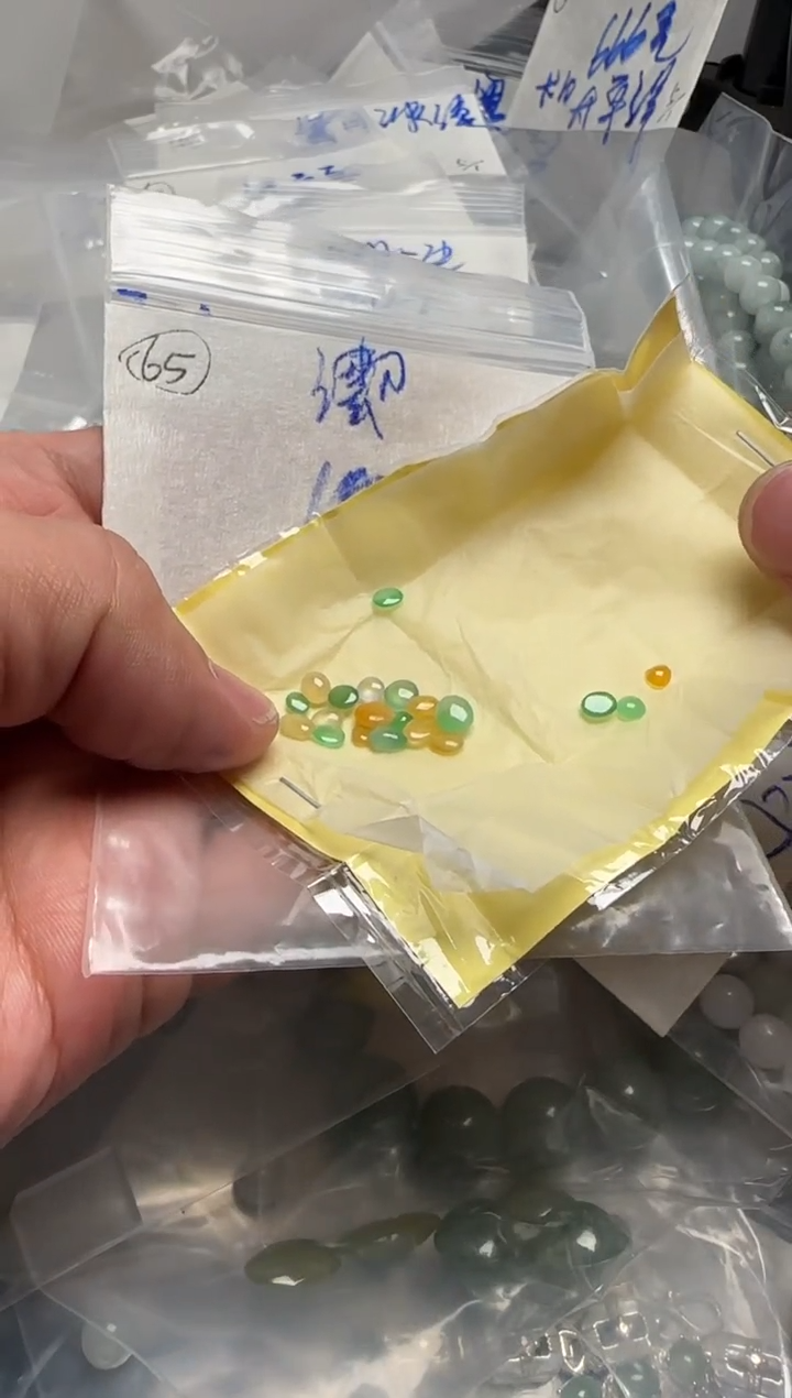 【闪购商品】定制翡翠未镶嵌蛋面随机