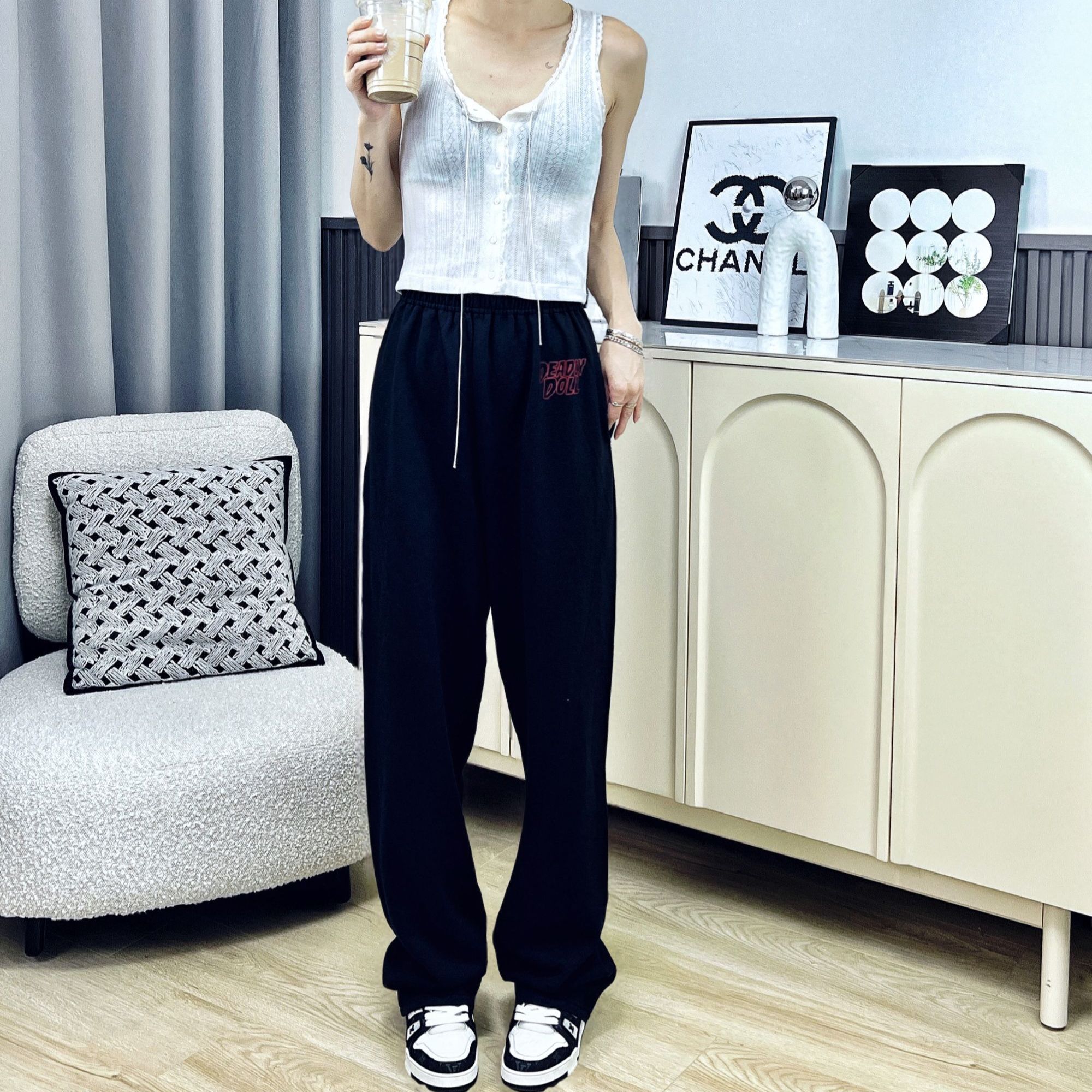 全新未使用  DeadlyDoll 2024新款 女士黑色logo印花运动裤
