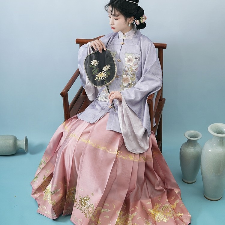 【上遥居】小游龙 发明原创汉服春方领龙补绣花织金绿纱料马面