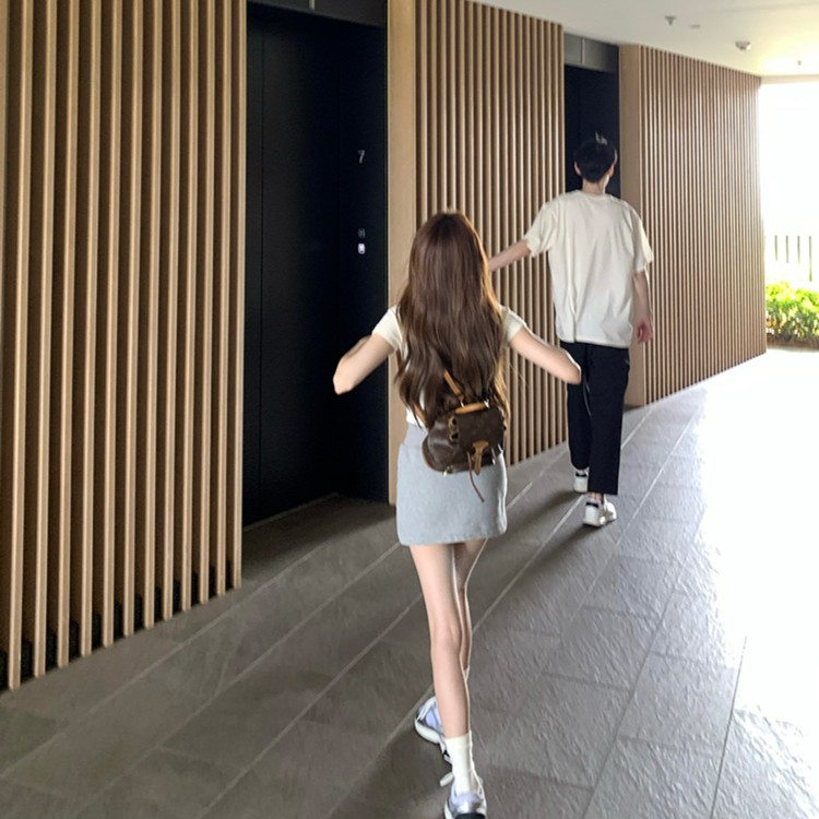 清   林子熙  塞琳琳～夏季设计感气质时尚休闲高腰灰色半裙